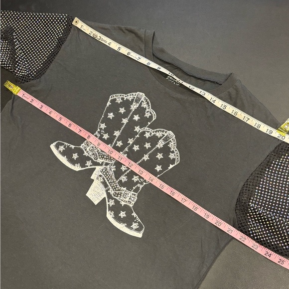 Bundle of 3 super cute women’s western/cowgirl graphic tees—all size Medium - Picture 8 of 12